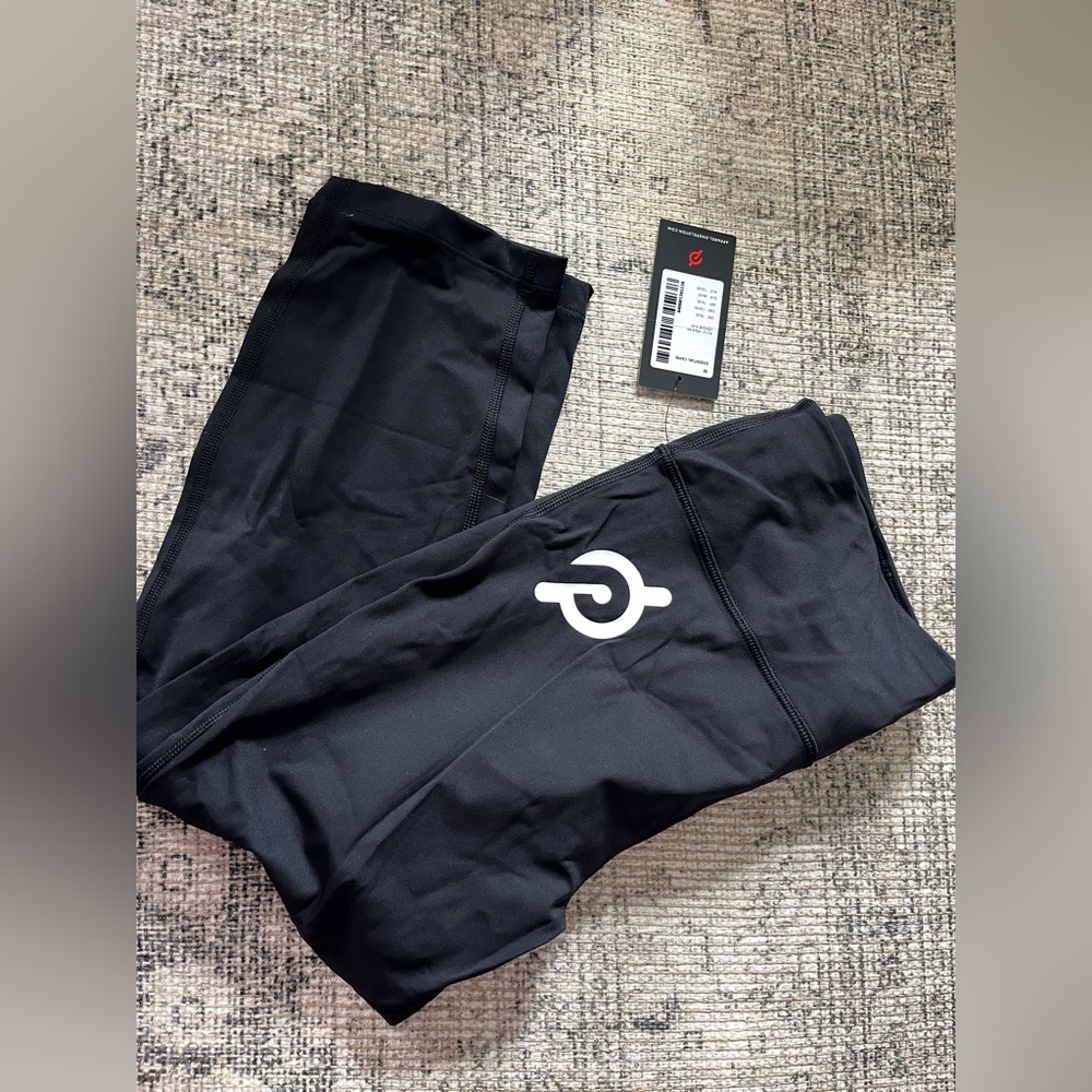 NWT peloton essential Capri